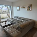 2 - Geisweid Work And Neu Modernisiert 3 Schlafzimmer Badezimmer Wohnzimmer Balkon