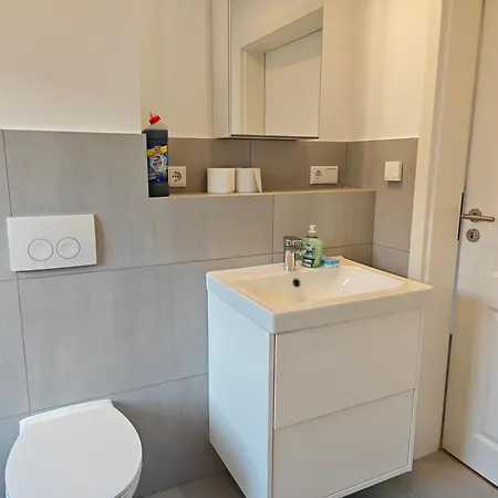 Apartment 2 - Geisweid Work&stay Neu Modernisiert 3 Schlafzimmer Badezimmer Wohnzimmer Balkon Siegen