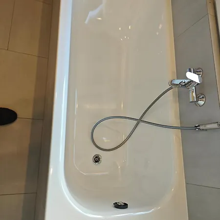 Apartment 2 - Geisweid Work&stay Neu Modernisiert 3 Schlafzimmer Badezimmer Wohnzimmer Balkon Siegen