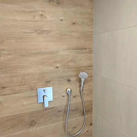 Apartment 2 - Geisweid Work&stay Neu Modernisiert 3 Schlafzimmer Badezimmer Wohnzimmer Balkon Siegen