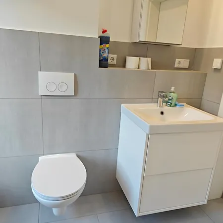 2 - Geisweid Work And Neu Modernisiert 3 Schlafzimmer Badezimmer Wohnzimmer Balkon Apartmán *