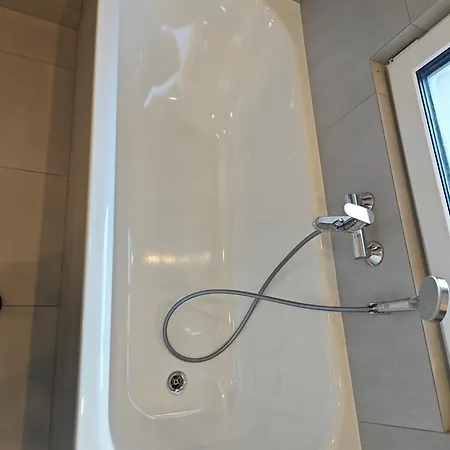 2 - Geisweid Work And Neu Modernisiert 3 Schlafzimmer Badezimmer Wohnzimmer Balkon Apartmán *