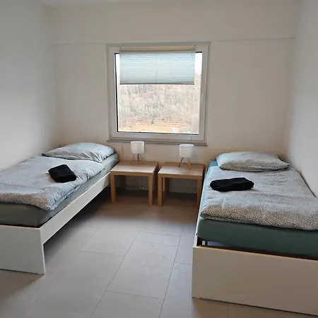 2 - Geisweid Work And Neu Modernisiert 3 Schlafzimmer Badezimmer Wohnzimmer Balkon