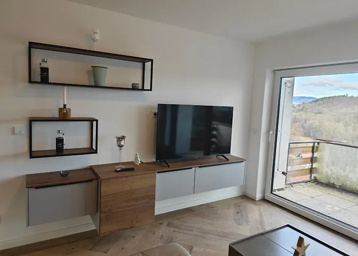Lägenhet 2 - Geisweid Work And Neu Modernisiert 3 Schlafzimmer Badezimmer Wohnzimmer Balkon *