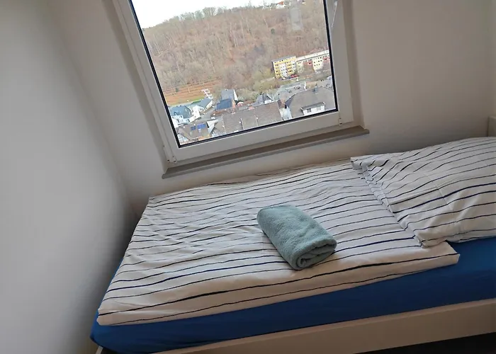 2 - Geisweid Work And Neu Modernisiert 3 Schlafzimmer Badezimmer Wohnzimmer Balkon