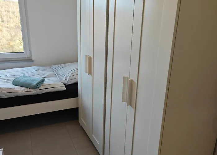 2 - Geisweid Work And Neu Modernisiert 3 Schlafzimmer Badezimmer Wohnzimmer Balkon Lägenhet *