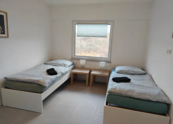 2 - Geisweid Work And Neu Modernisiert 3 Schlafzimmer Badezimmer Wohnzimmer Balkon *