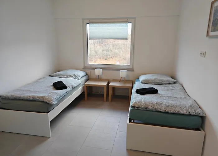 2 - Geisweid Work And Neu Modernisiert 3 Schlafzimmer Badezimmer Wohnzimmer Balkon